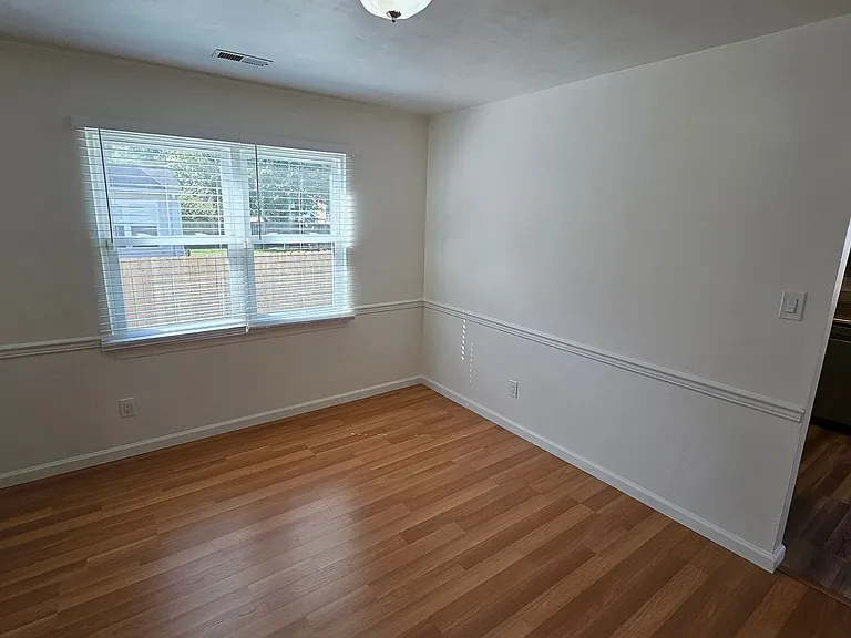 1605 Sinking Creek Dr — Photo 8