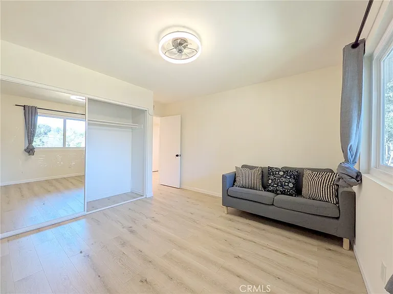 660 E Workman St — Photo 24