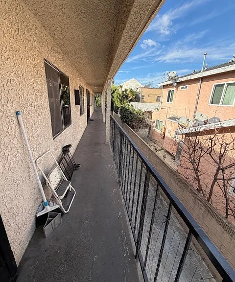 645 N New Hampshire Ave — Photo 1