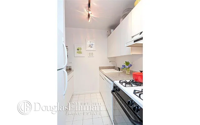Rented by Douglas Elliman | media 18