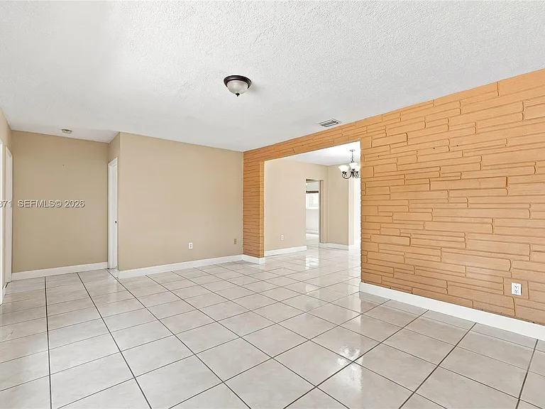 2220 De Soto Dr — Photo 6