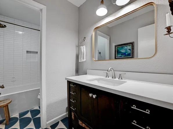 7501 Lazy Creek Dr, Austin, TX 78724