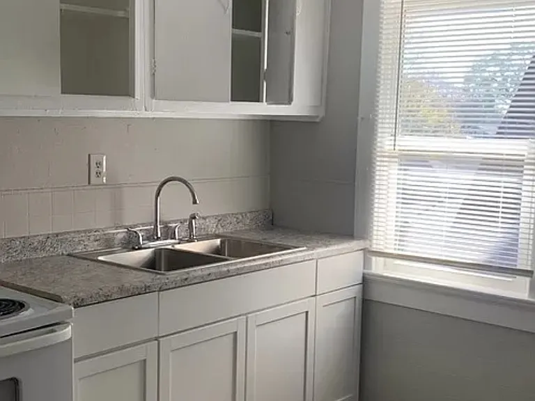 815 Dawson St #2 — Photo 9