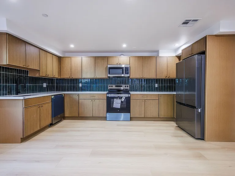 2938 S. Sycamore Ave — Photo 34