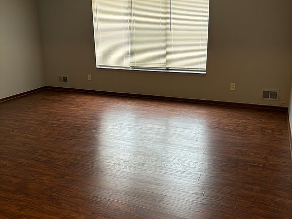 5th image of 32718 Harper Ave