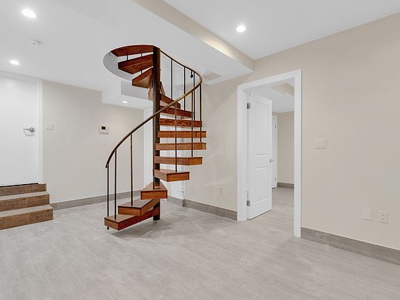 3rd image of 315 E 74th St APT 1R