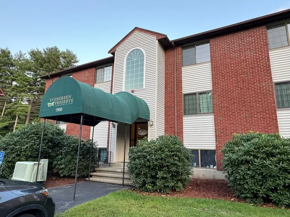 1900 Skyline Dr Unit 6, Lowell, MA 01854