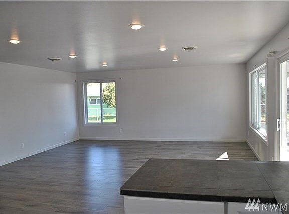 3rd image of 233 Carswell Dr