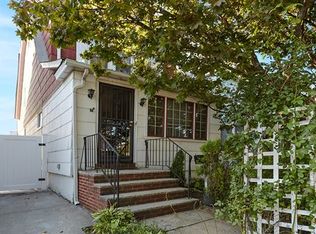 2120 149th St, Whitestone, NY 11357