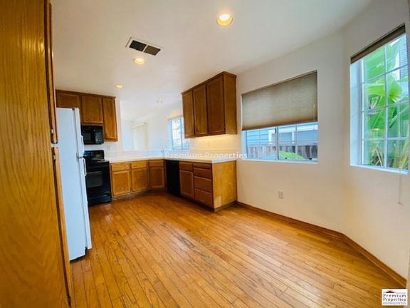 4th image of 749 Bayshore St