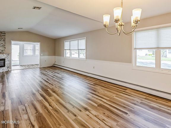 4th image of 41 Stockport Drive
