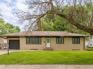 1107 Hawthorne Dr, Bettendorf, IA 52722