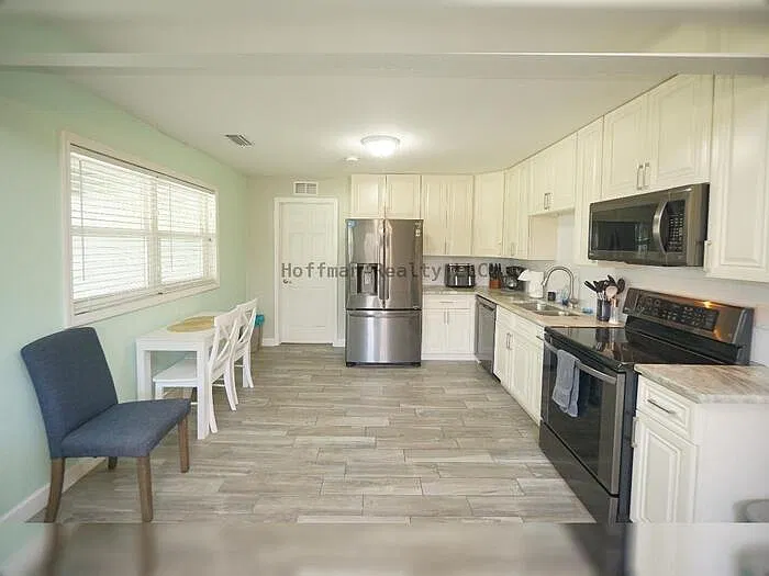 3 bed, 2.0 bath, 1054 sqft, $2,795 — Photo 4