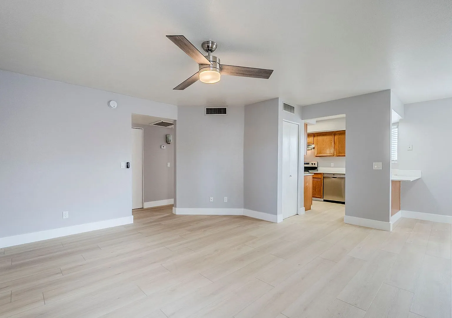 The Block on H — Photo 2