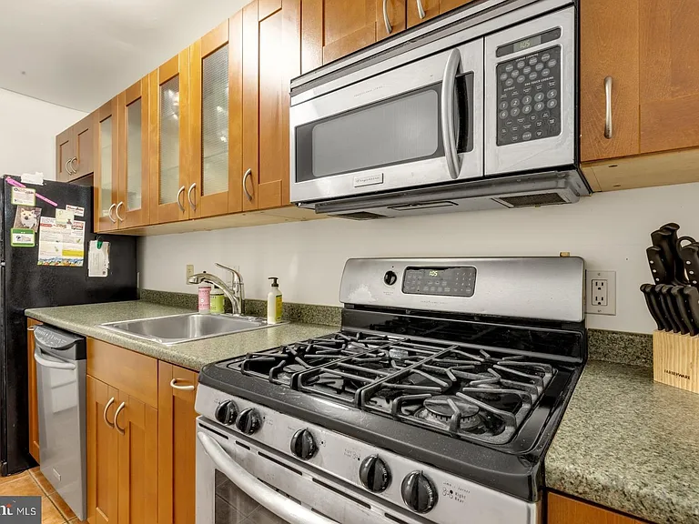 2208 Christian St #1 — Photo 11