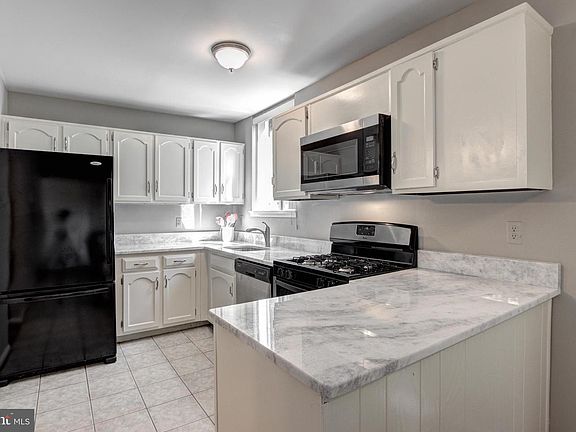 3rd image of 4928 Schuyler Dr