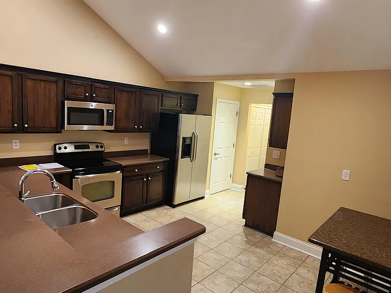 402 Nandina Ct — Photo 9