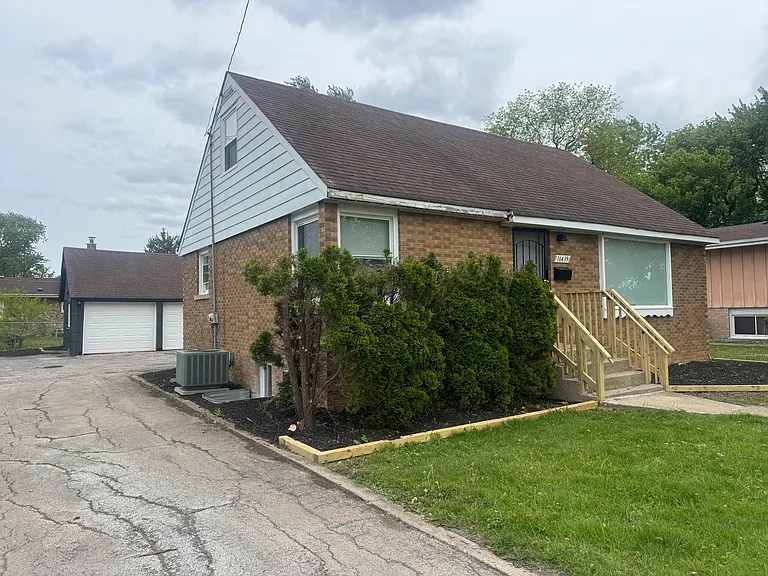 16439 Cottage Grove Ave — Photo 3