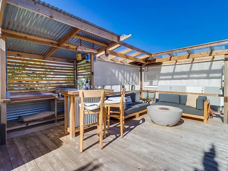 984 Catalina Blvd — Photo 32