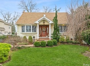 105 Prospect Ct, Bellmore, NY 11710