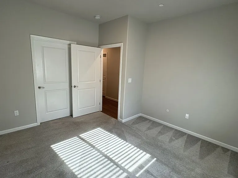 514 S Summit St #101-103 — Photo 10