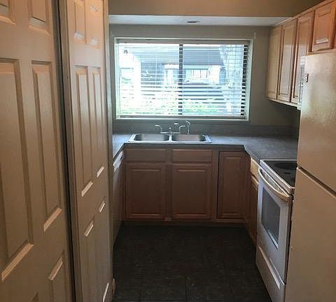 3rd image of 24 Fair Oaks Cir