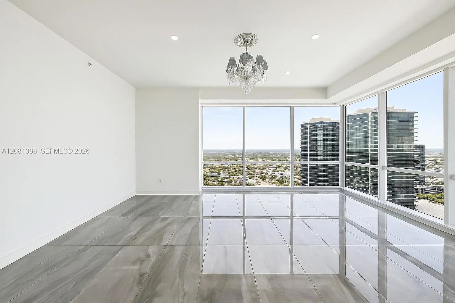 Millennium Tower Residenc — Photo 3