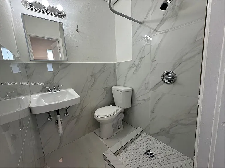 480 SW 10th St #8 — Photo 5