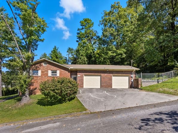 105 Ivy Ln