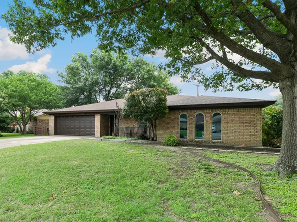5600 Jamaica Cir, North Richland Hills, TX 76180