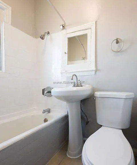 43rd Place Apartments — Photo 16