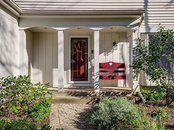 2nd image of 37 Montgomery Ln