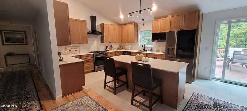 4th image of 65 King Road