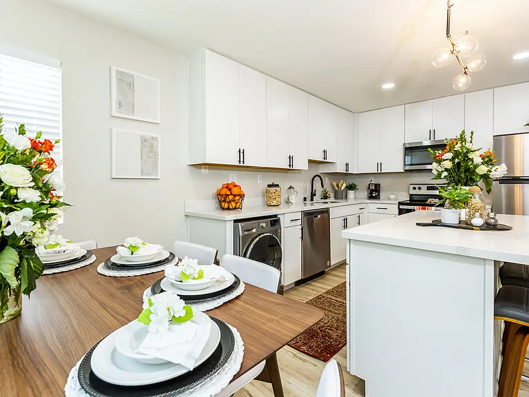 Kitchen & Dining Area