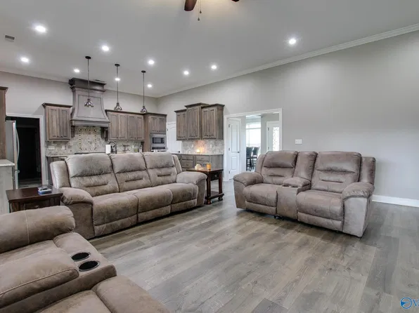 149 Grande Lake Dr, Moulton, AL 35650