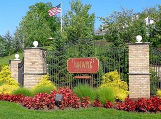 806 Saratoga Ln, Fishkill, NY 12524