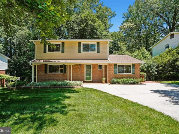4945 Gainsborough Dr, Fairfax, VA 22032