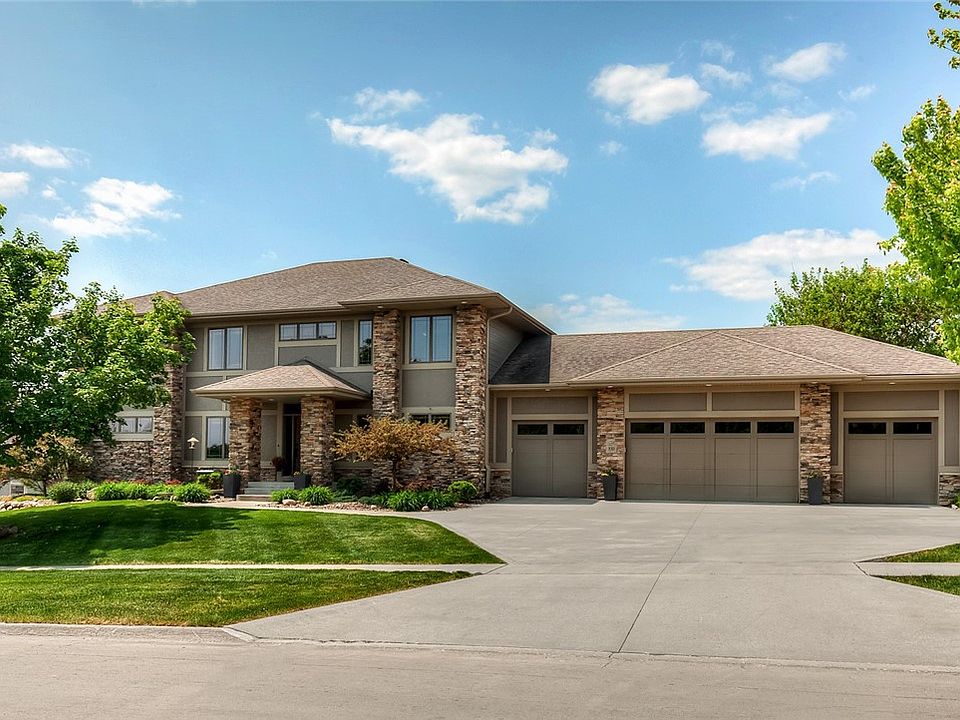 1st image of 330 Painted Woods Dr
