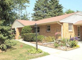 4980 S 43rd St, Greenfield, WI 53220