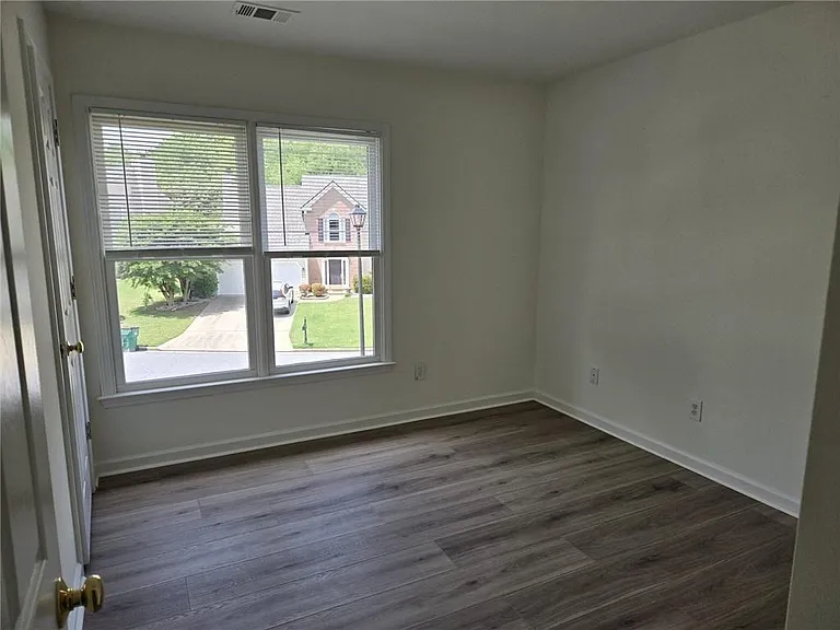 10845 Glenbarr Dr — Photo 14