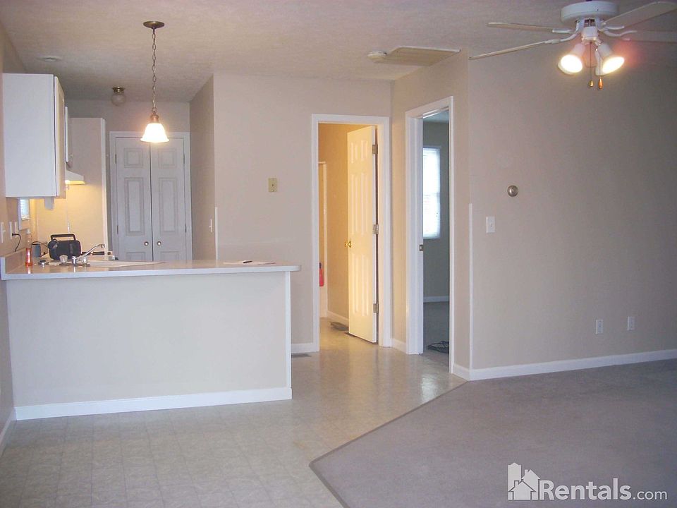 2nd image of 211 N Green St