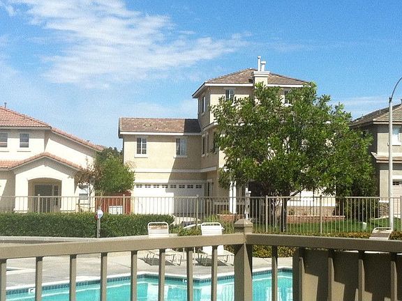 4th image of 39740 Monarch Dr