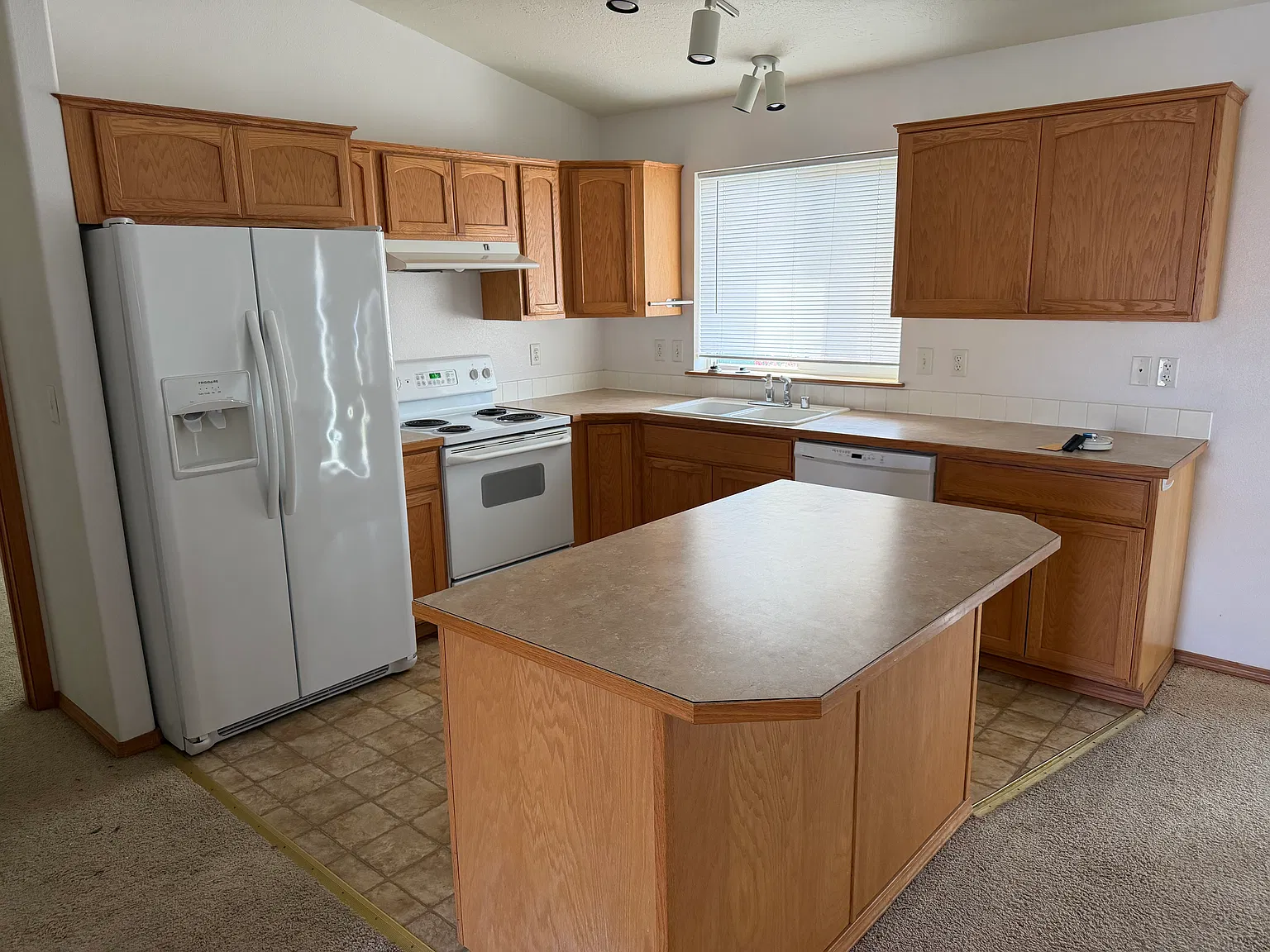 2816 Eton Ln — Photo 2