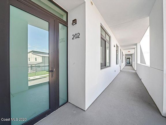 4th image of 205 Strand Dr #202