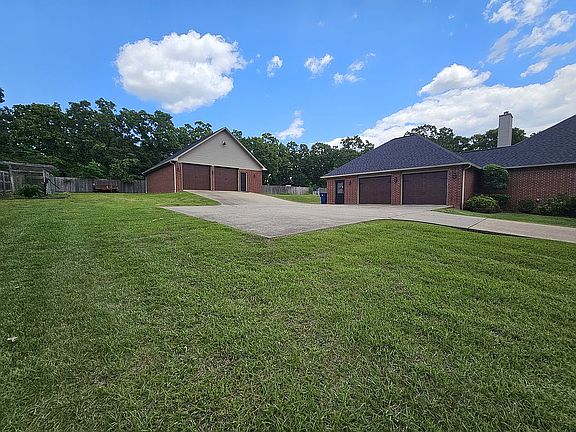 4th image of 15 Amanda Ln