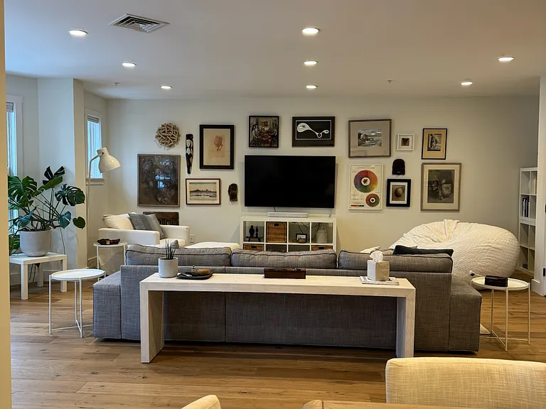 40 College St #207 — Photo 31