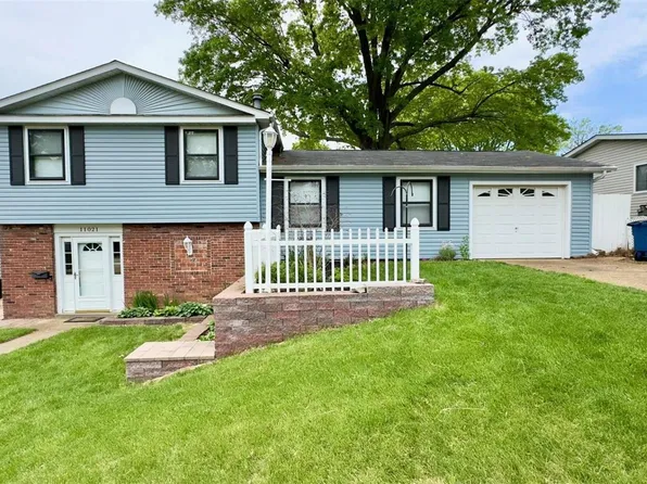 11021 Saxonhall Dr, Bridgeton, MO 63044
