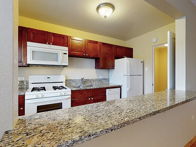 Poplar Apartments — Photo 14