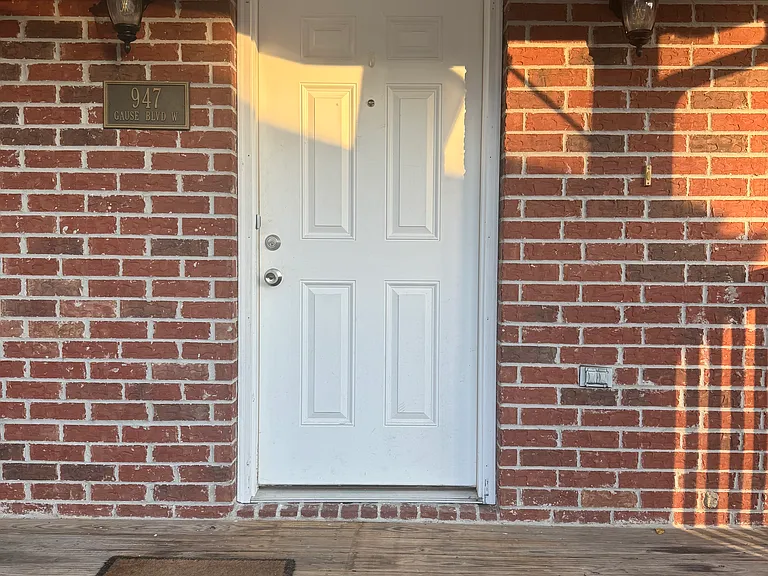 947 Gause Blvd W — Photo 5