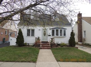 71 Green St, Valley Stream, NY 11580